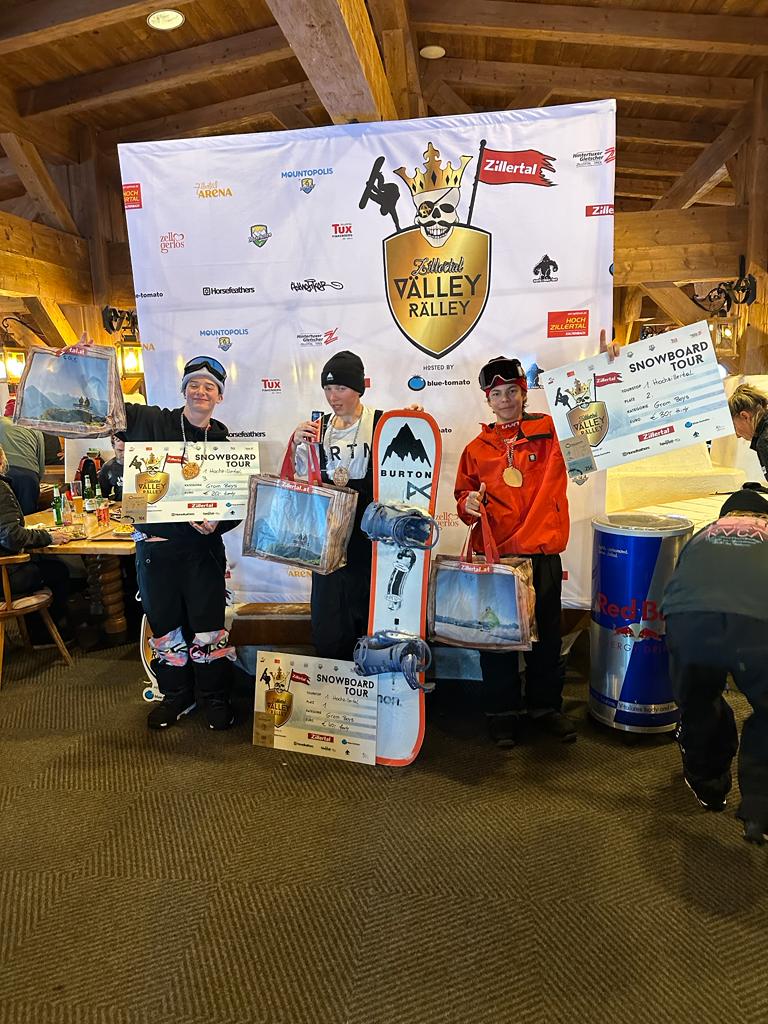 Naši mladí snowboardisté uspěli na mezinárodních závodech v Rakousku